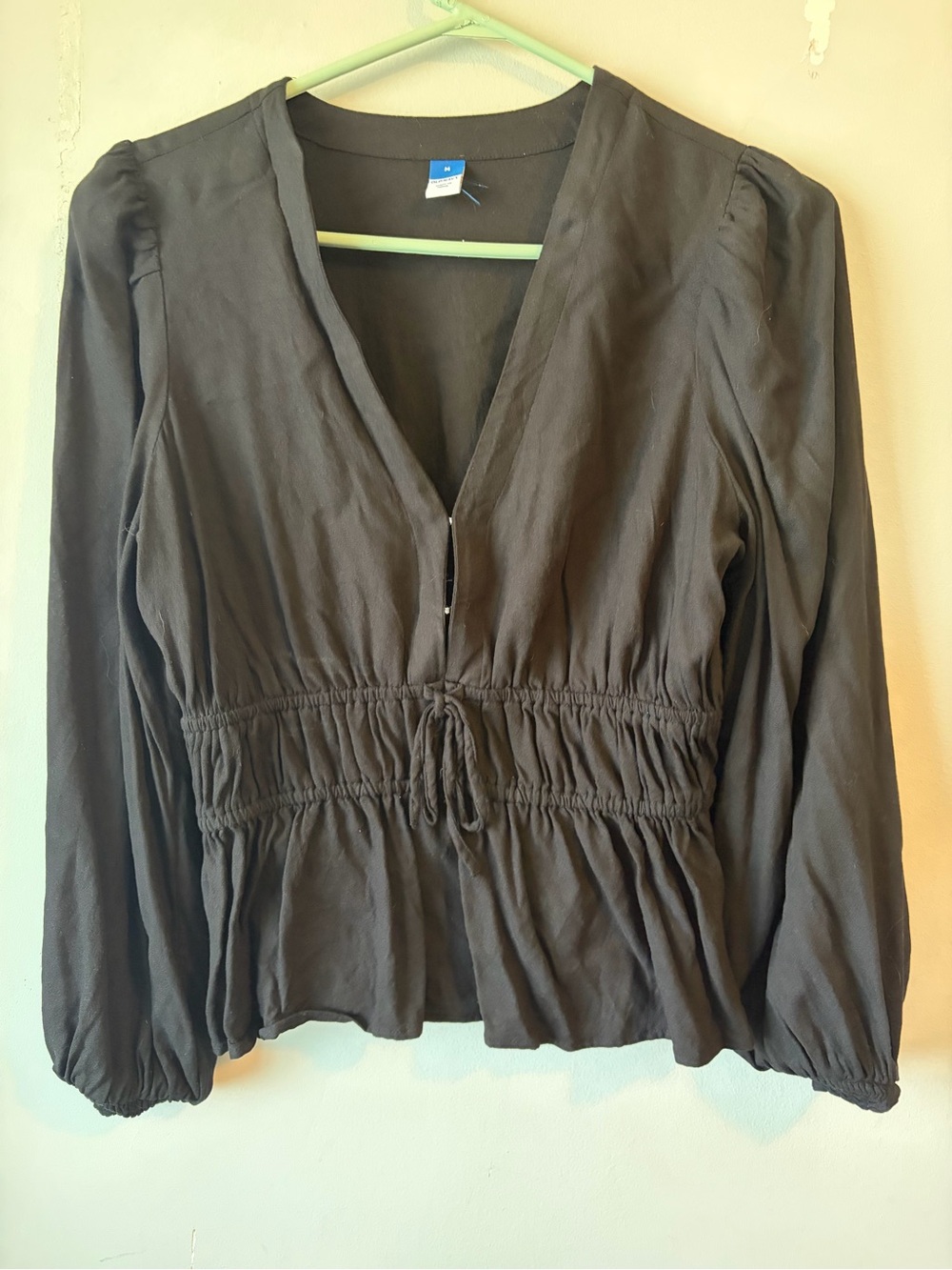 Old navy long sleeve top with ruched waist and sleeves